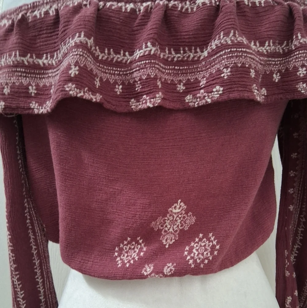 Burgundy Cropped Top With A Cream Print Size S